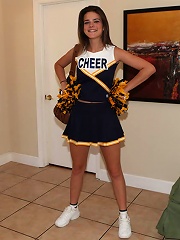 hot cheerleader outfit round but blowj job in bed